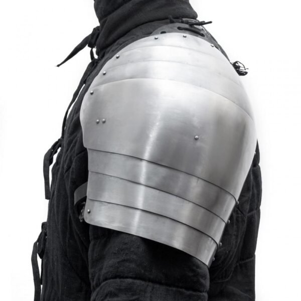 Italian plate shoulders